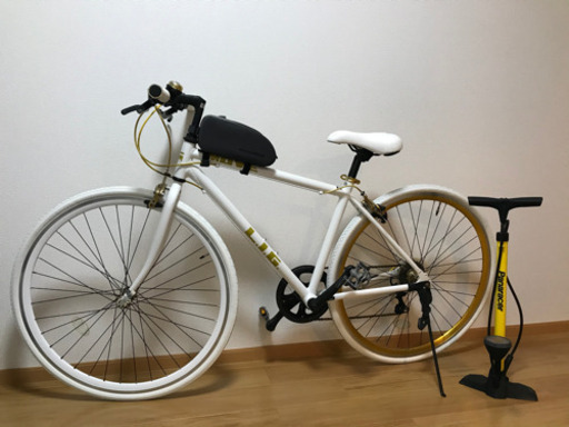 クロスバイク　（ポーチ、空気入れ、ライト付き)