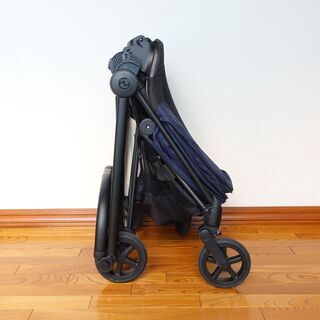 CYBEX MIOS 伊勢丹限定ネイビー×ブラックフレームの画像