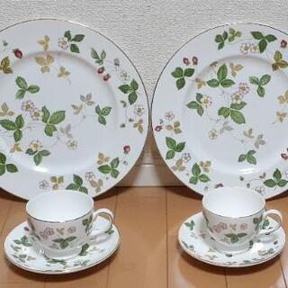 ウェッジウッド ワイルドストロベリー カップ & ソーサ & 大...