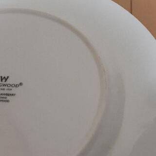 ウェッジウッド ワイルドストロベリー カップ & ソーサ & 大皿 各2セットの画像