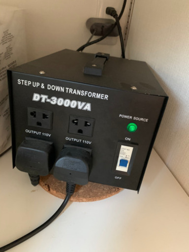 変圧器　(3000 VA)