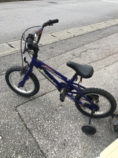 売約済子供用自転車(補助輪付き)
