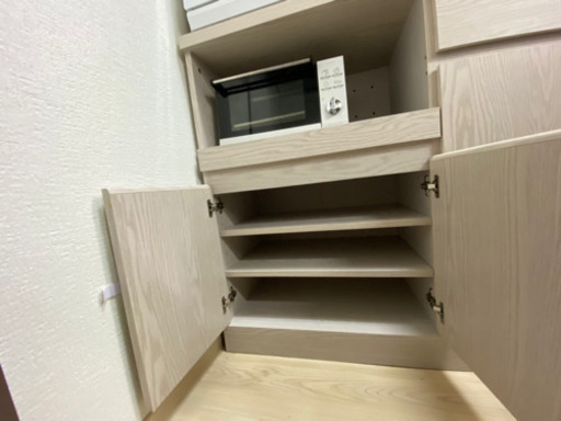 『食器棚　ベージュ　コンセント付　　　美品』