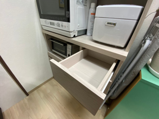 『食器棚　ベージュ　コンセント付　　　美品』