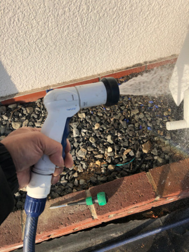 1tタンクとポンプで雨水を利用した水撒き設備
