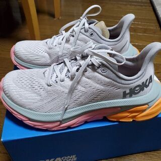 HOKA ONEONE クリフトンエッジ　23.5㎝