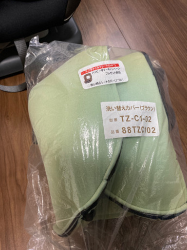ほぼ新品、未使用　洗い替えシート付き　チャイルドシート