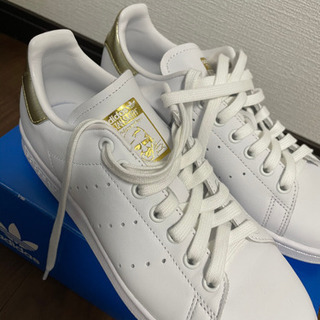 adidas✩スタンスミス ホワイト×プラチナゴールドの画像