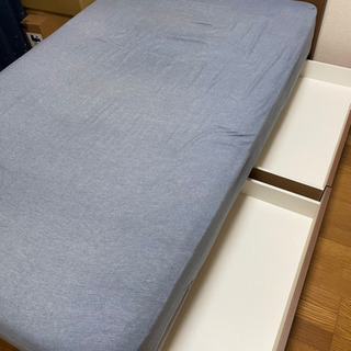 ダブルベッドの画像