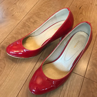 パンプス　エナメル　赤　23.5cm