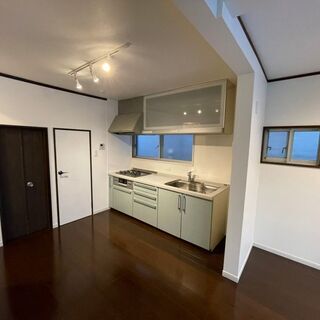 庄内駅徒歩９分！室内リノベーション済み！リビングフローリング、電動収納システムキッチン − 大阪府