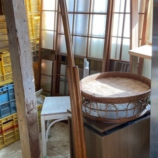 ラタン　ハンガーラック　小さなテーブル