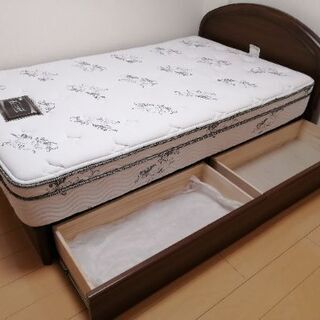 み*ん様 シモンズ クラシック様式セミダブルサイズベッドフレーム　※背部に日焼け み*ん様 シモンズ クラシック様式セミダブルサイズベッドフレーム