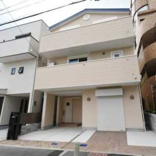 希少なペット可能♫敷地内駐車場付き♫オール洋室で室内美装♫