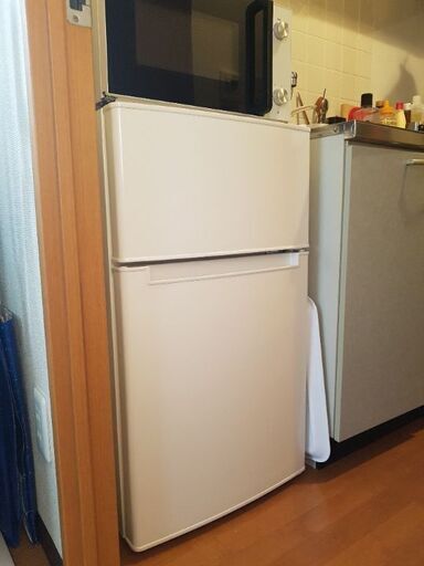 ☆６ヶ月間使用☆配送無料☆冷蔵庫８５L★2020年