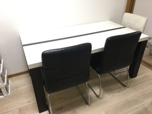 ダイニングテーブル