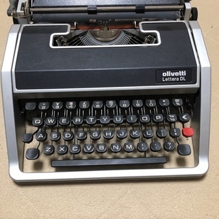 タイプライター　Olivetti Lettera DL