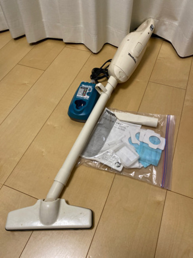 2000円　マキタ　掃除機　紙パック付き