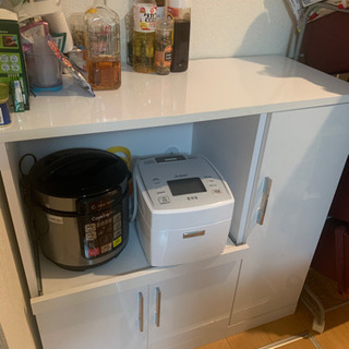 無料で譲ります　食器棚
