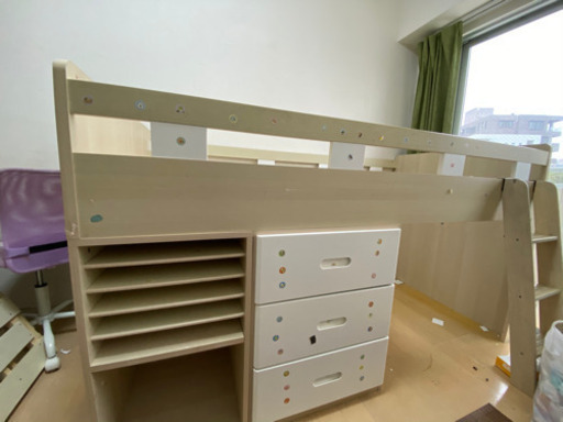 ニトリのキッズベッドと机