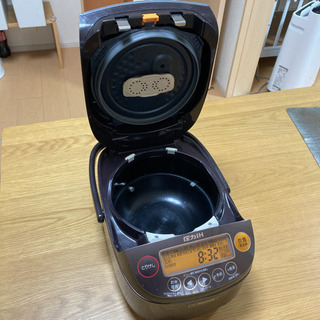 炊飯器　ZOJIRUSHI NP-BF10-TDの画像