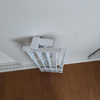 突っ張り棒とポールスライド棚のセットの画像