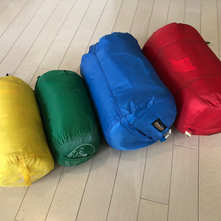 寝袋とエアベッドのセットを差し上げます。