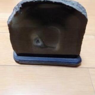 鑑賞石 　縦約15㌢　横約15㌢　深緑
