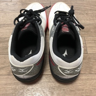 軟式テニス-シューズ、ラケットの画像