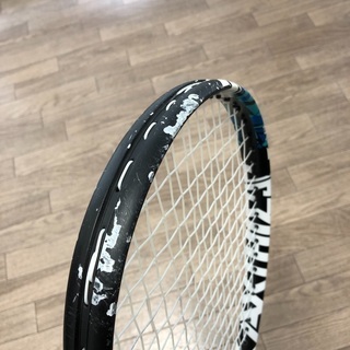 軟式テニス-シューズ、ラケットの画像