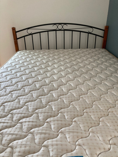 【取引中】ダブルベッド　フレーム　マットレス付