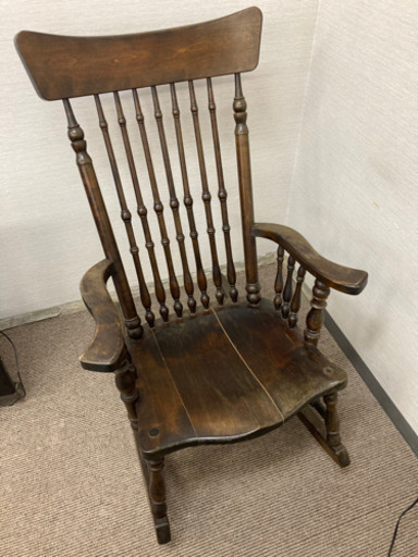 松本家具のロッキングチェアです！