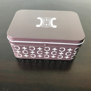 ●値下げ●セリーヌハンドタオル2枚セット 缶入りの画像