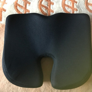 2回使用　IKSTAR 第四世代 座布団 低反発クッション ブラック