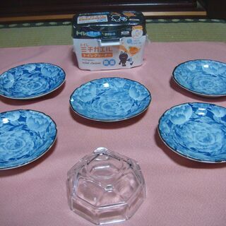 80サイズ箱一杯の大量保管食器と台所用品は如何ですかの画像