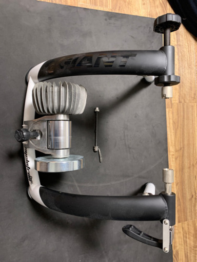 【値下げしました】GIANT Cycrotron fluid ST ローラー台