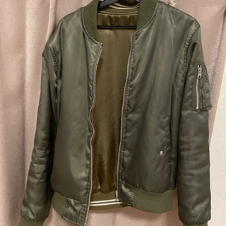 MA-1とダウンジャケットの画像