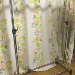 ハンガーラックの画像