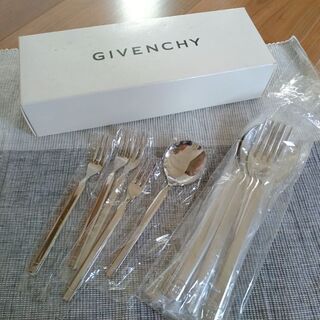 【1月まで出品！新品・激安3箱セット】GIVENCHYスプーンフォーク、お皿、お椀の画像