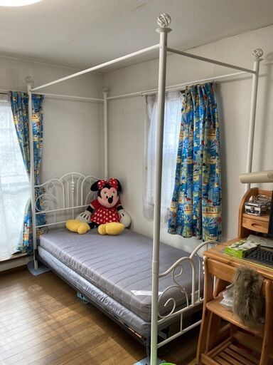 お姫様ベッド、天蓋ベッド