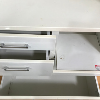 食器棚　炊飯器　電子レンジ収納の画像
