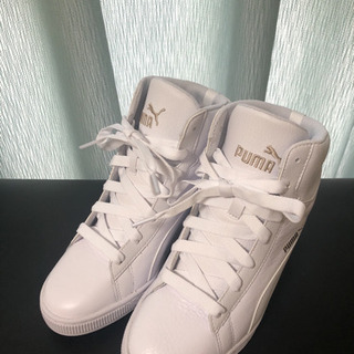 PUMAインヒールスニーカーの画像