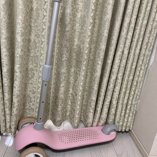 光る　キックボード