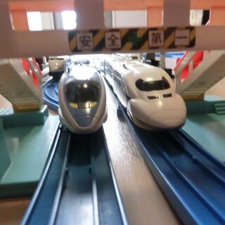 商談中⑮大量レイアウトセット　複線、大鉄橋、駅X2、車両4編成付　プラレールの画像