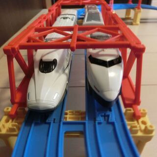 商談中⑮大量レイアウトセット　複線、大鉄橋、駅X2、車両4編成付　プラレールの画像