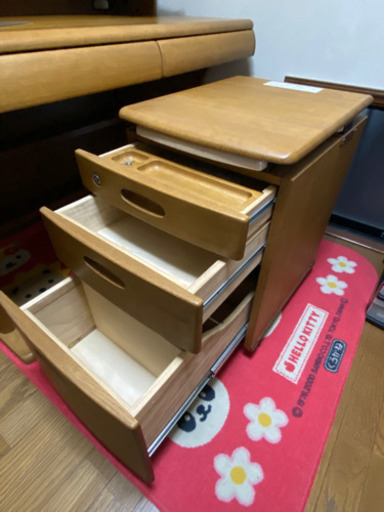 ITOKI(イトーキ)学習机(値段相談可)【お取引中です】