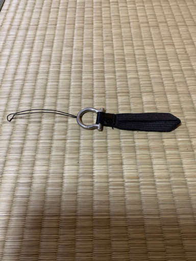 フェラガモ　ストラップ