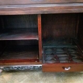 【愛品倶楽部柏店】唐木家具/李朝家具調/花梨無垢材　ミラー付ワインキャビネット　彫刻　カギ付の画像