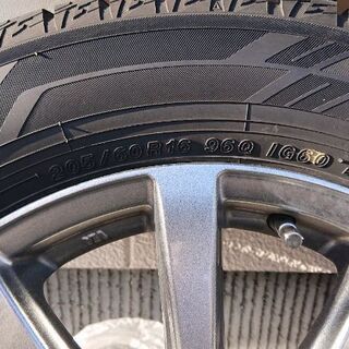 スタッドレスタイヤ4本205/60R16プリウスαの画像