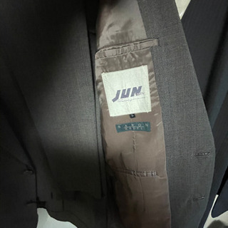 Junのスーツの画像